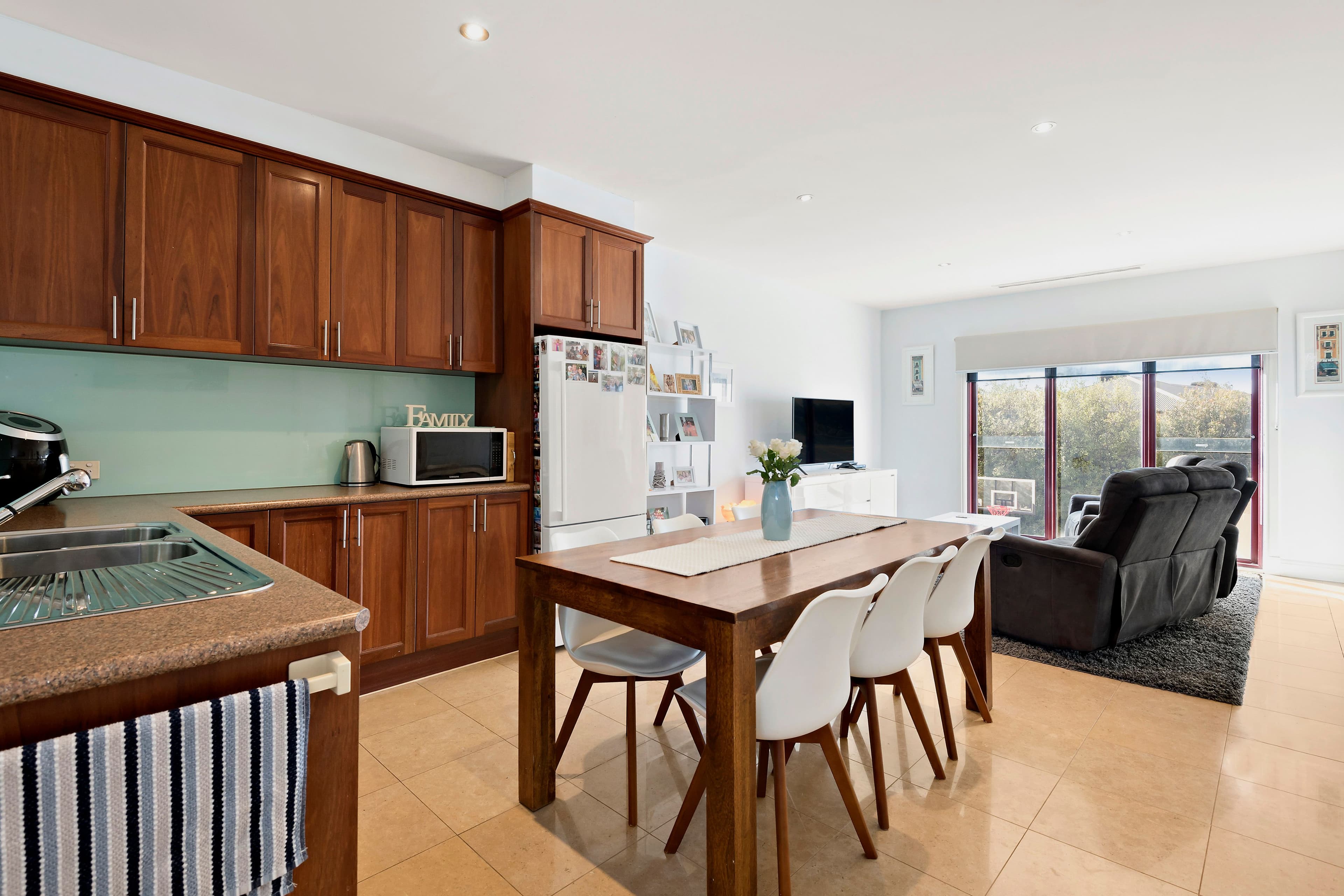 7 Island Point Avenue, Waterways VIC 3195, Waterways - Thumbnail 4