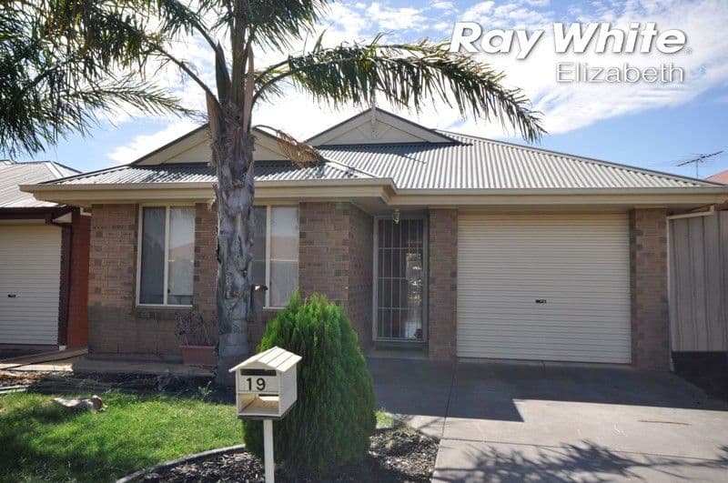 19. Axminster Crescent, Craigmore SA 5114, Craigmore - Image 1