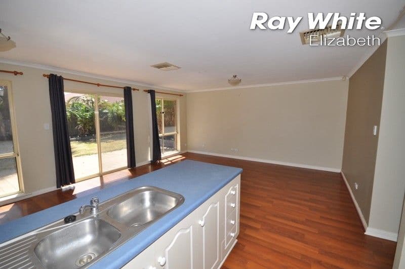 19. Axminster Crescent, Craigmore SA 5114, Craigmore - Thumbnail 4