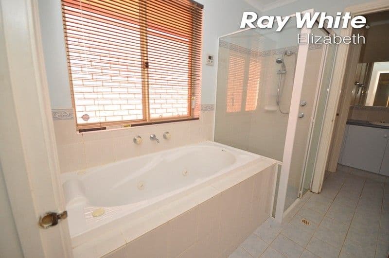 19. Axminster Crescent, Craigmore SA 5114, Craigmore - Thumbnail 8