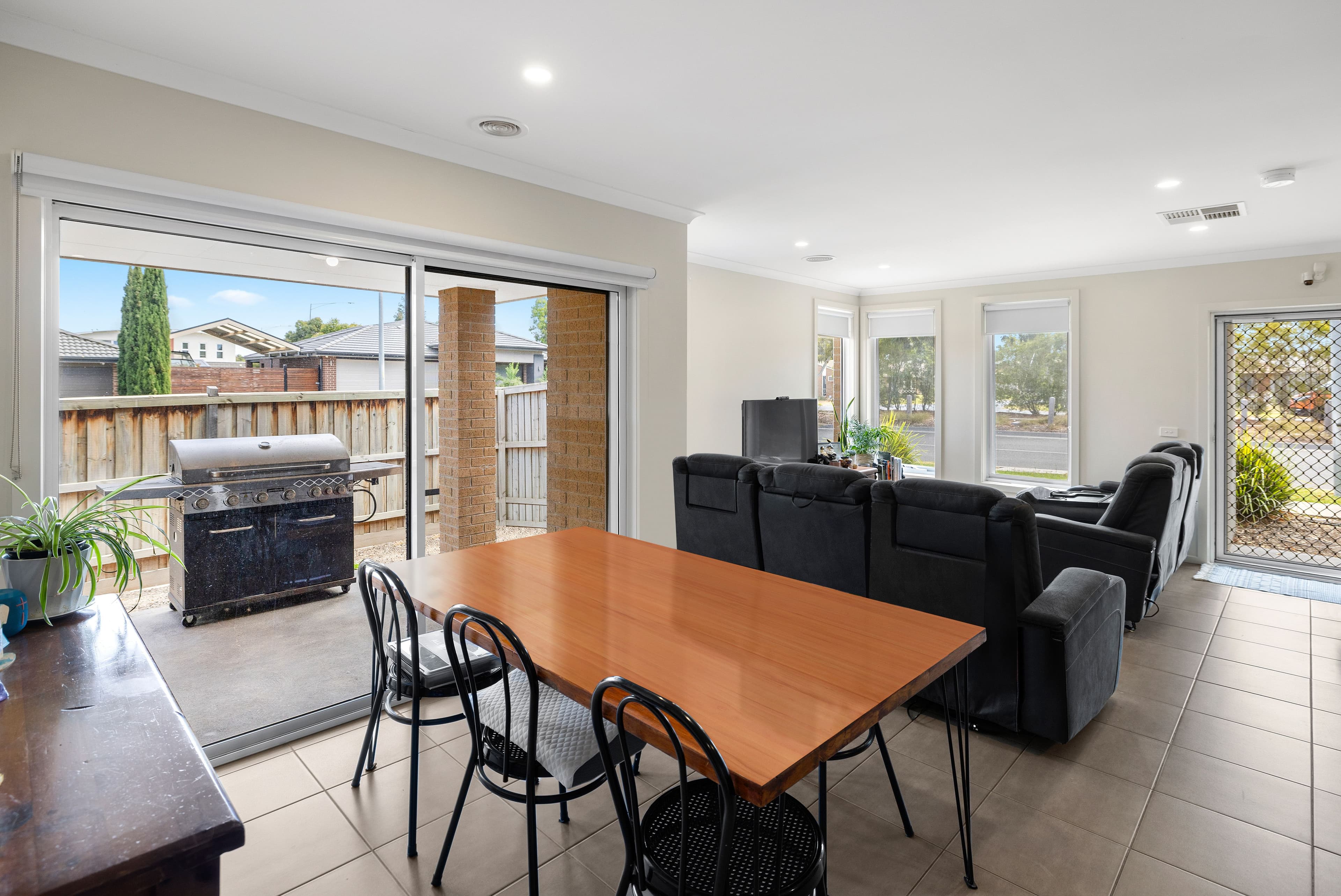 15 Attunga Grove, Werribee VIC 3030, Werribee - Thumbnail 4