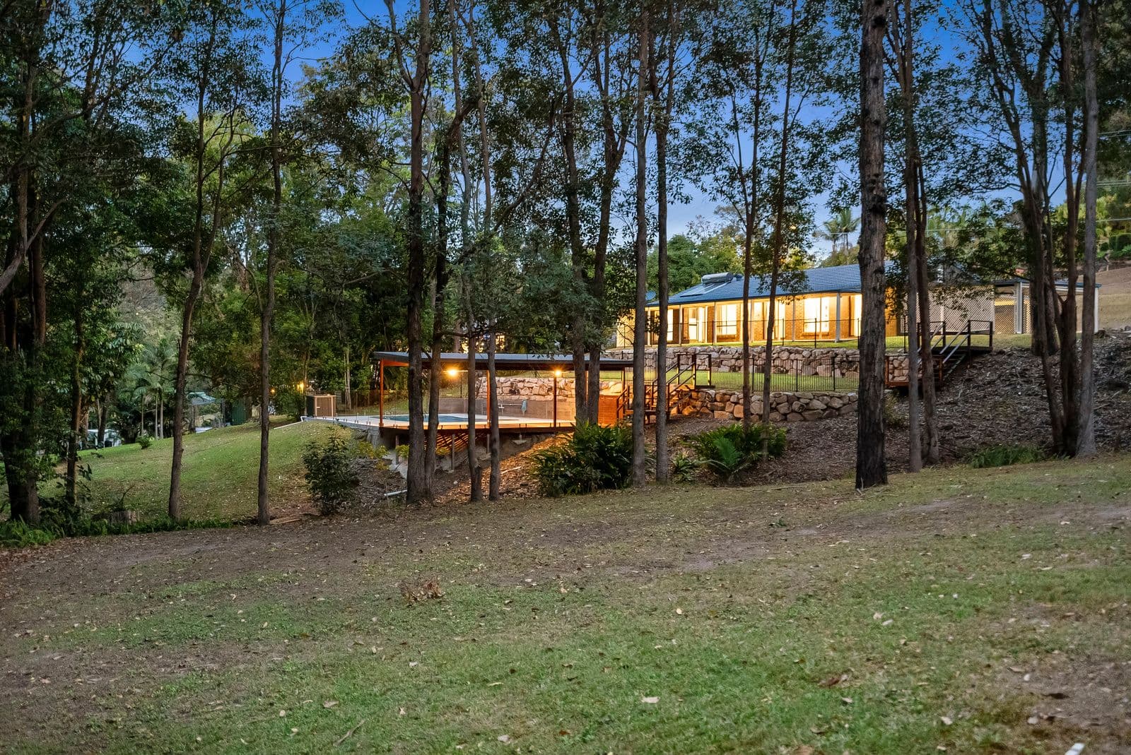 27 Cornwall Drive, Elanora QLD 4221, Elanora - Thumbnail 2