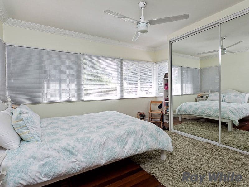 18 White Street, WAVELL HEIGHTS QLD 4012, Wavell Heights - Thumbnail 4