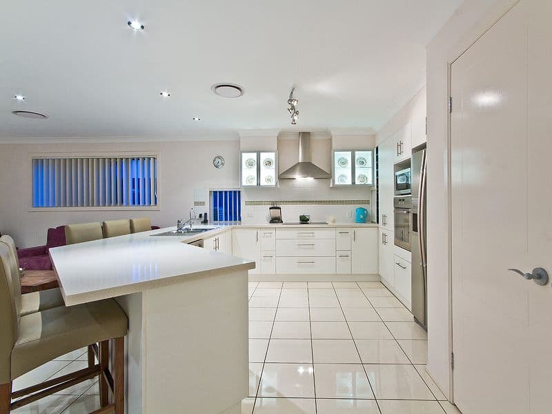 8 Casey Close, ORMISTON QLD 4160, Ormiston - Thumbnail 3