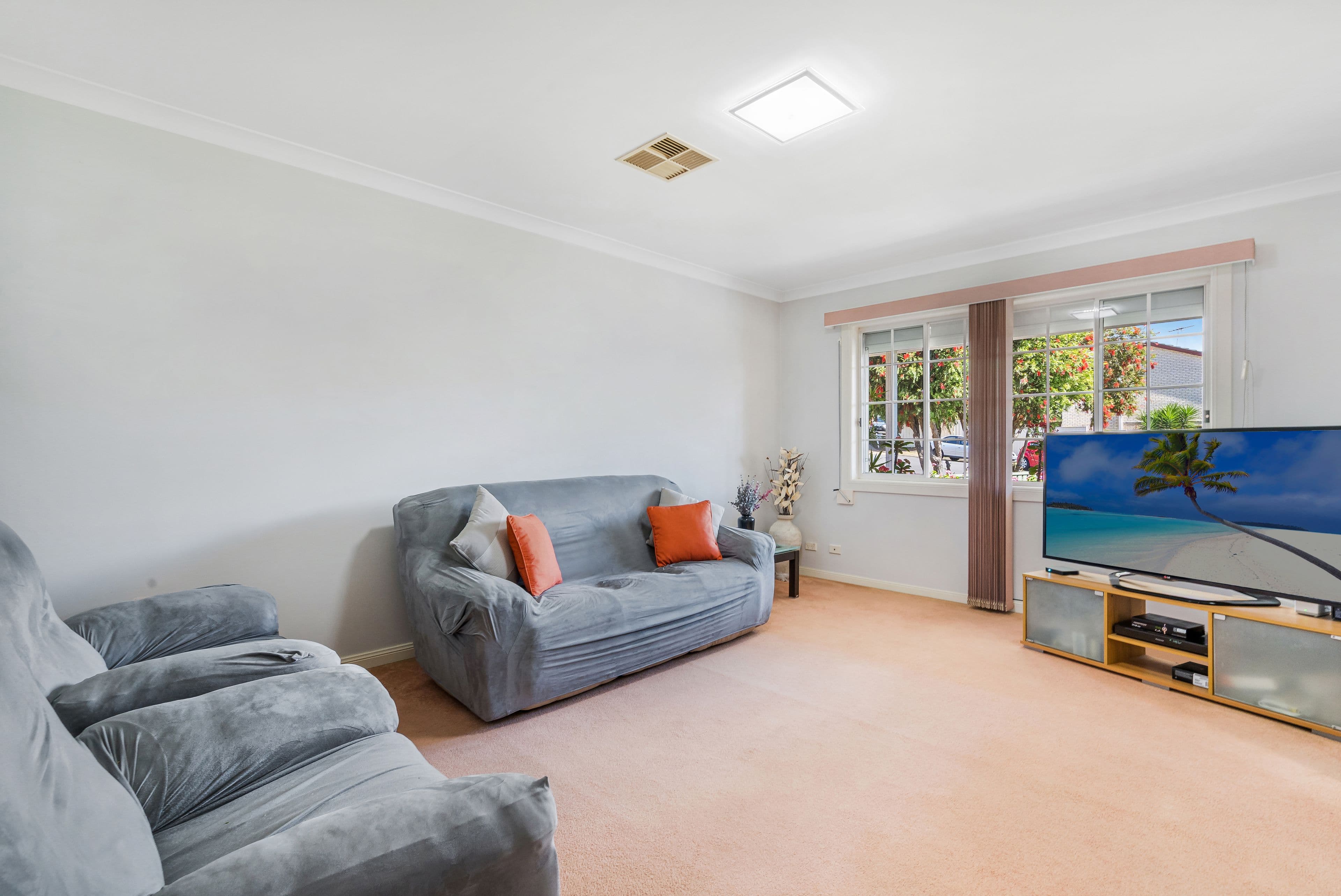 9 Hollydene Crescent, Edensor Park NSW 2176, Edensor Park - Thumbnail 4
