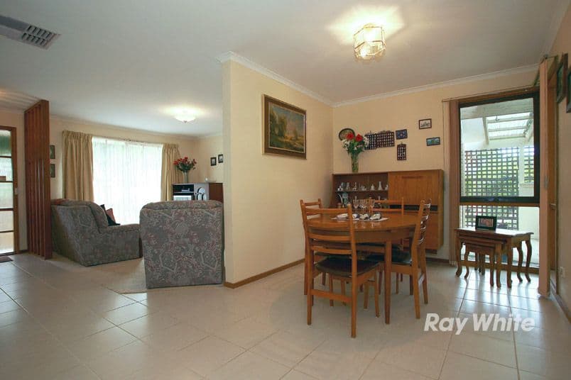 6 Bamboo Court, CRANBOURNE NORTH VIC 3977, Cranbourne North - Thumbnail 3