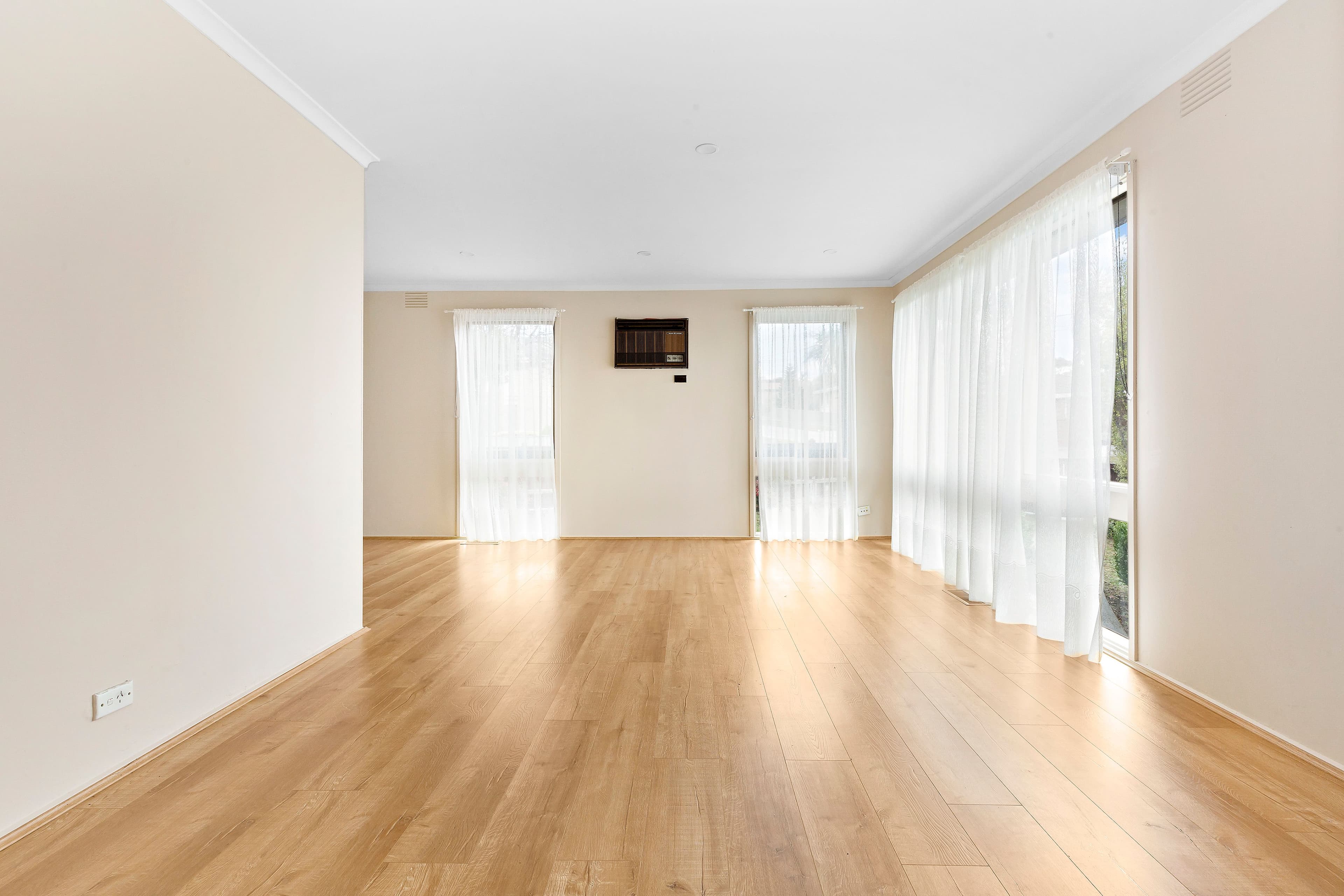 17 Silverton Drive, Noble Park North VIC 3174, Noble Park North - Thumbnail 4