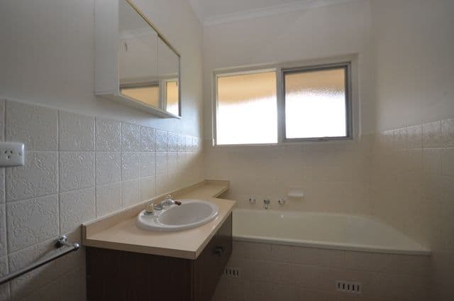 32 Guilford Street, CLARE SA 5453, Clare - Thumbnail 7
