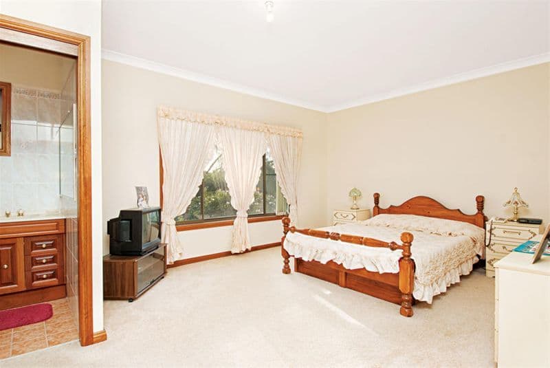 13 Strickland Street, HEATHCOTE NSW 2233, Heathcote - Thumbnail 5