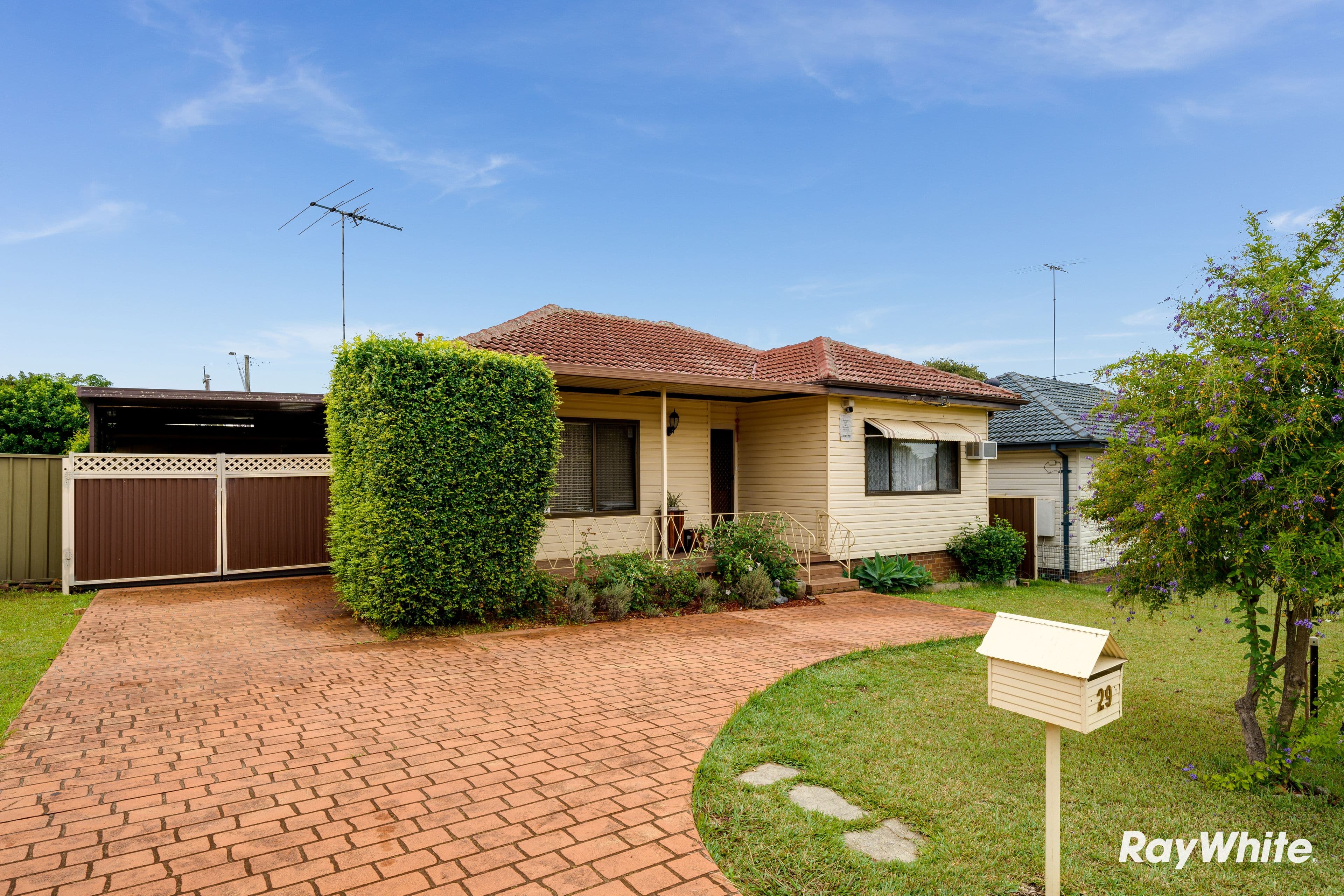 9 Calluna Court, Regents Park QLD 4118, Regents Park - Image 1
