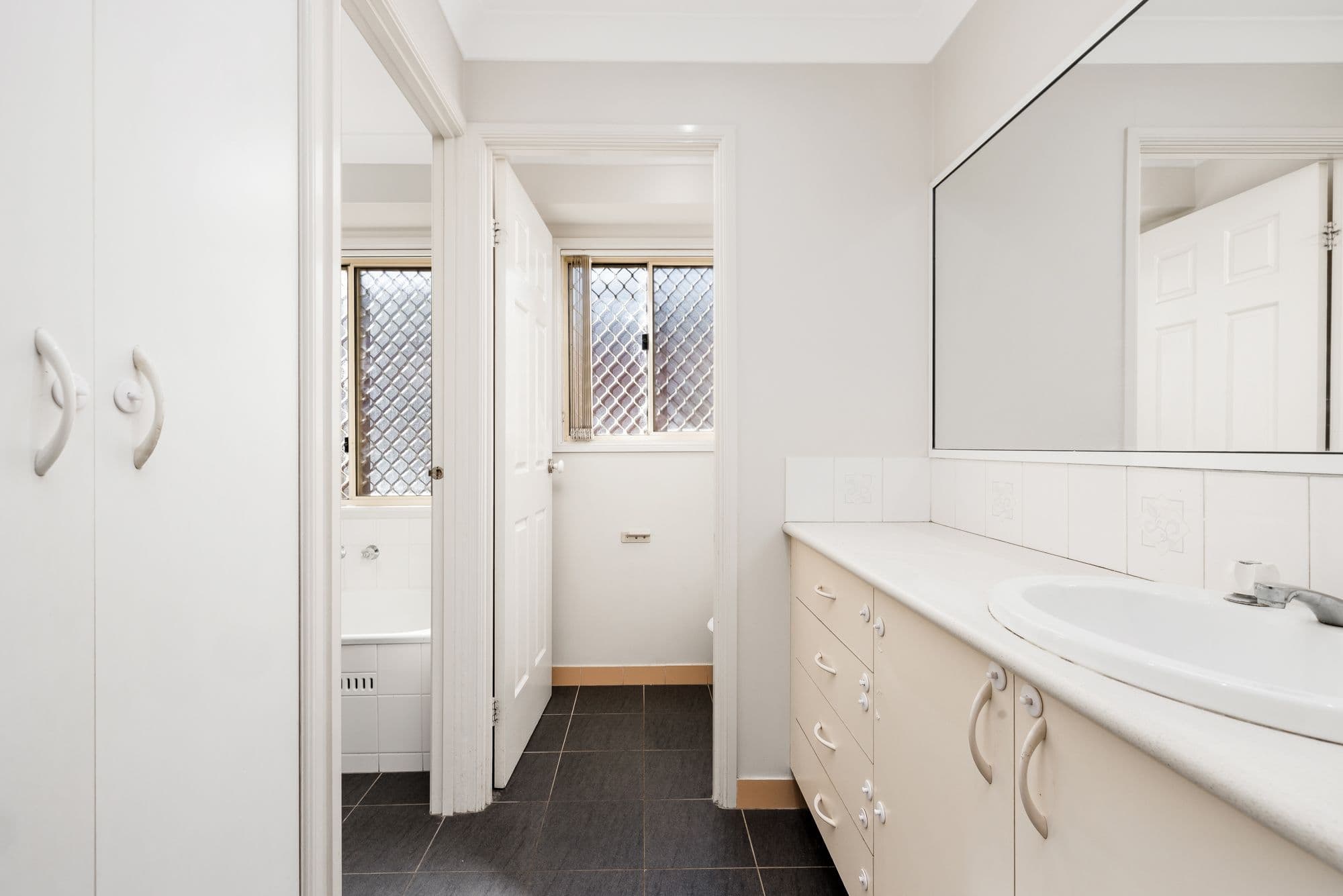 9 Verge Place, West Hoxton NSW 2171, West Hoxton - Thumbnail 6