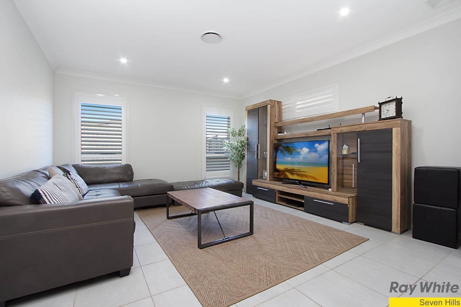18 Alderton Drive, Colebee - Thumbnail 2