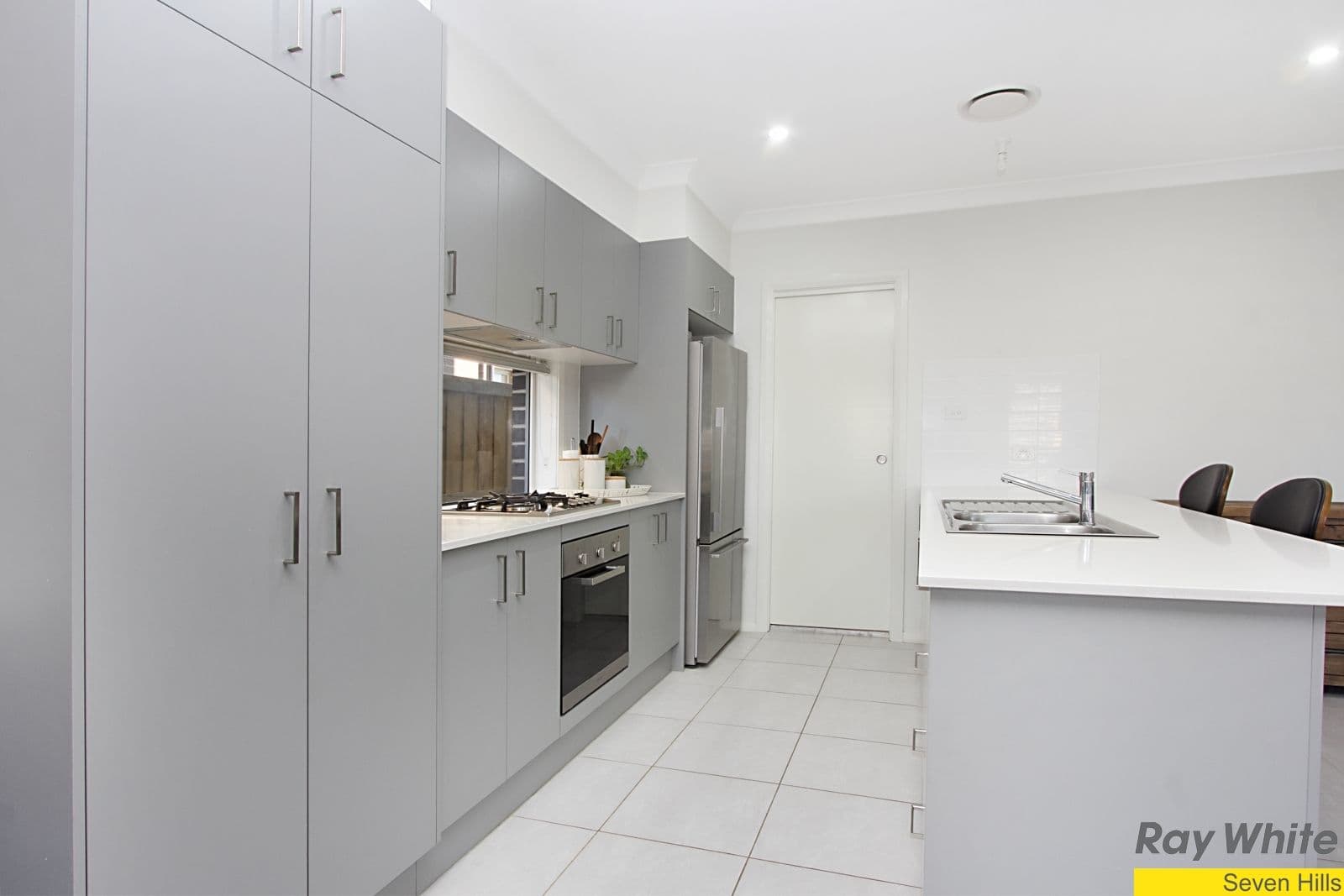 18 Alderton Drive, Colebee - Thumbnail 3