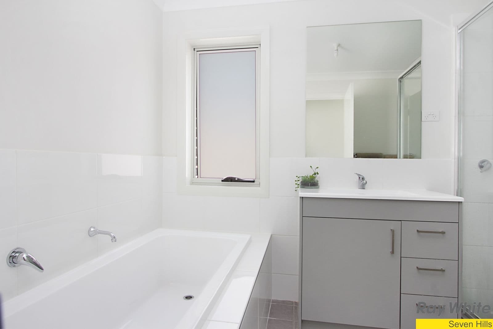 18 Alderton Drive, Colebee - Thumbnail 7