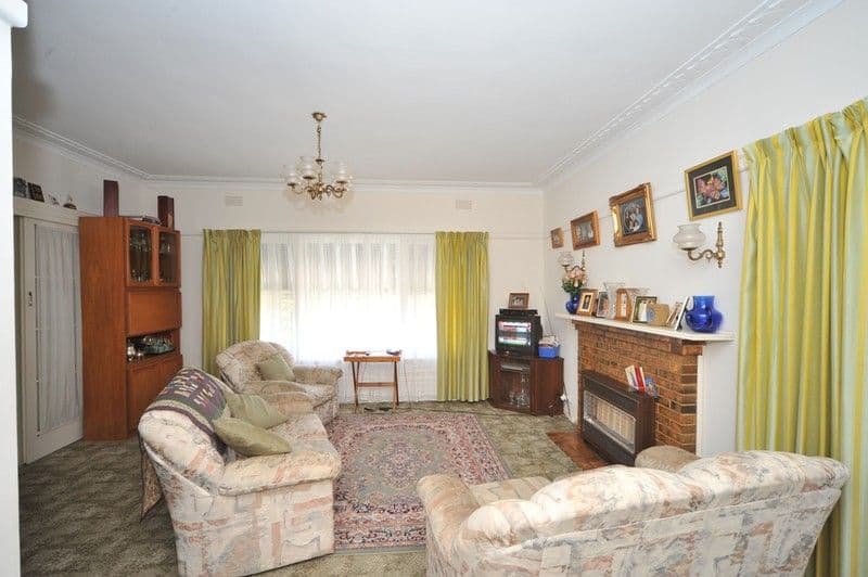 17 Clarence Avenue, KENNINGTON VIC 3550, Kennington - Thumbnail 2