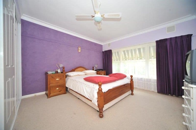 17 Clarence Avenue, KENNINGTON VIC 3550, Kennington - Thumbnail 3
