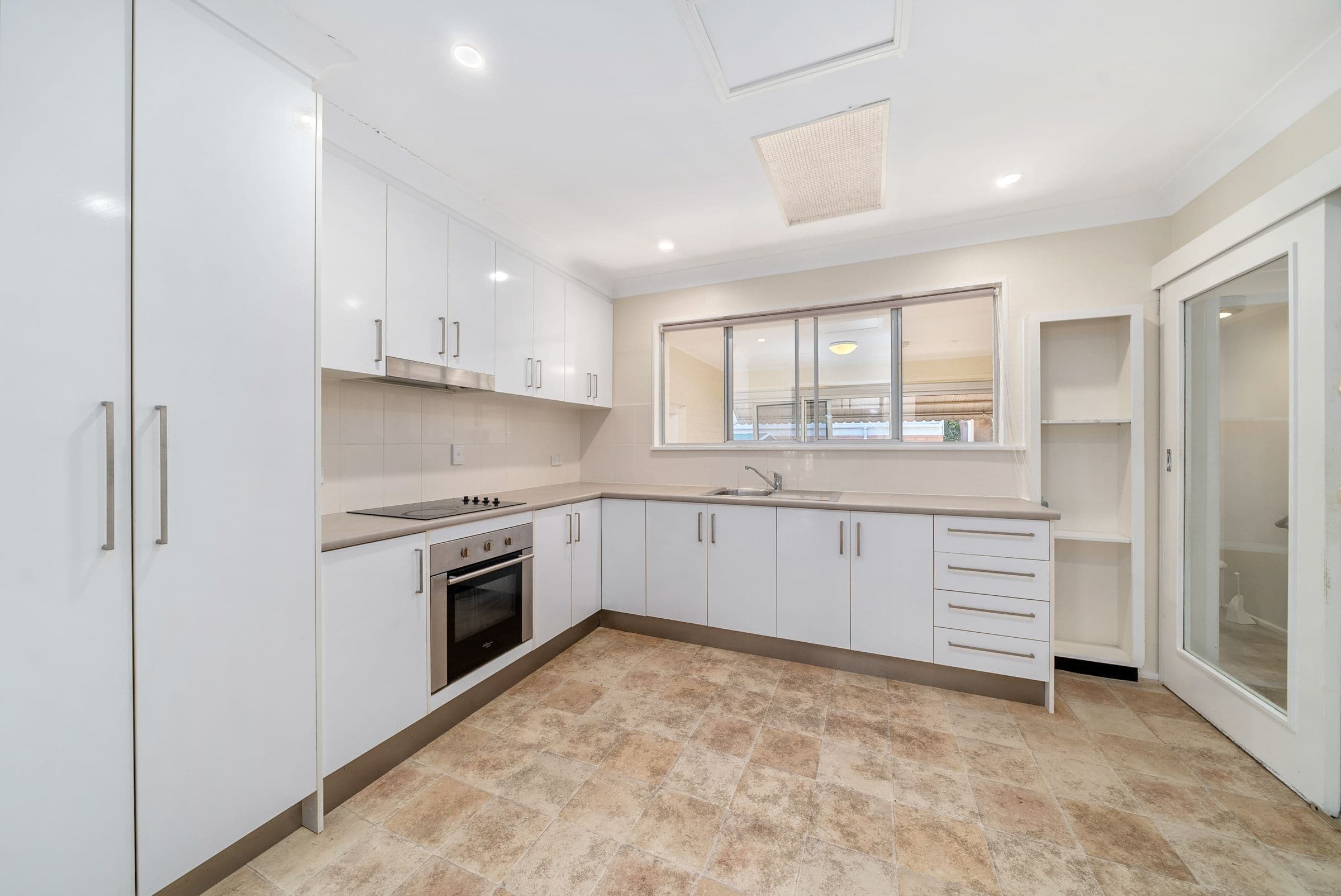 553 Oxley Avenue, Redcliffe QLD 4020, Redcliffe - Thumbnail 6