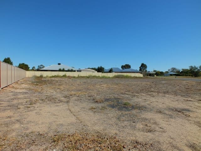 4 Veronica Avenue, Goondiwindi QLD 4390, Goondiwindi - Thumbnail 2