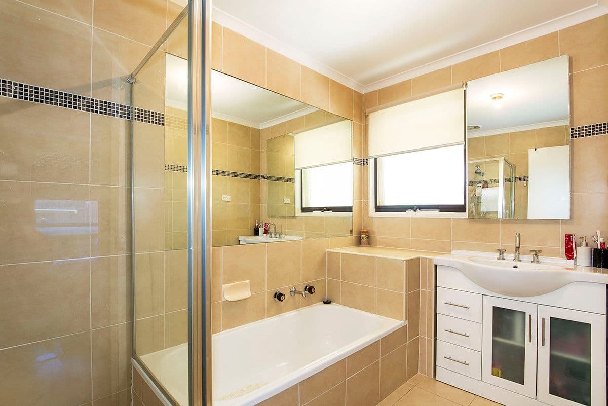 42 Madigan Crescent, MILL PARK VIC 3082, Mill Park - Thumbnail 8