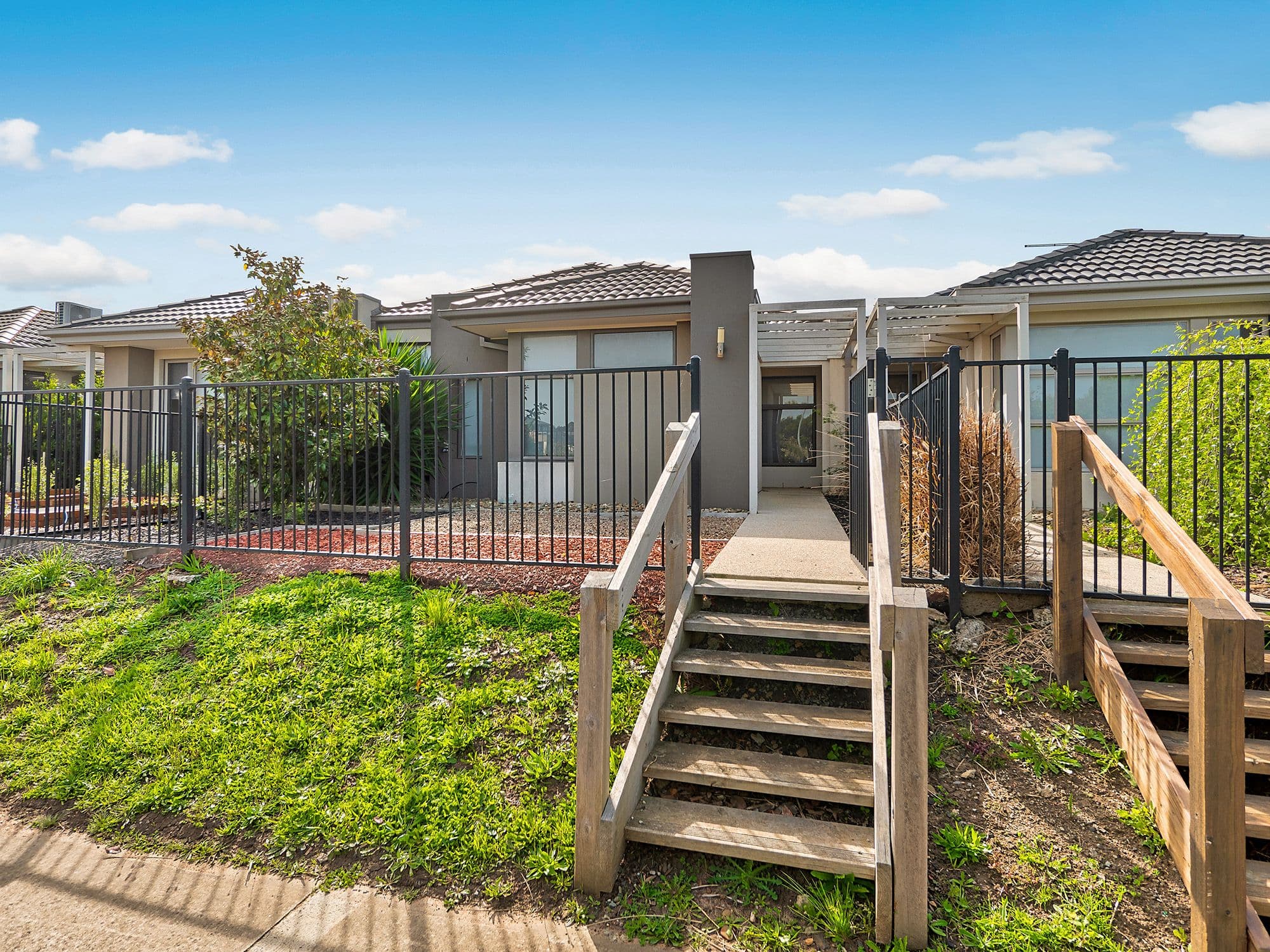5 Comtois Lane, Clyde North VIC 3978, Clyde North - Thumbnail 2