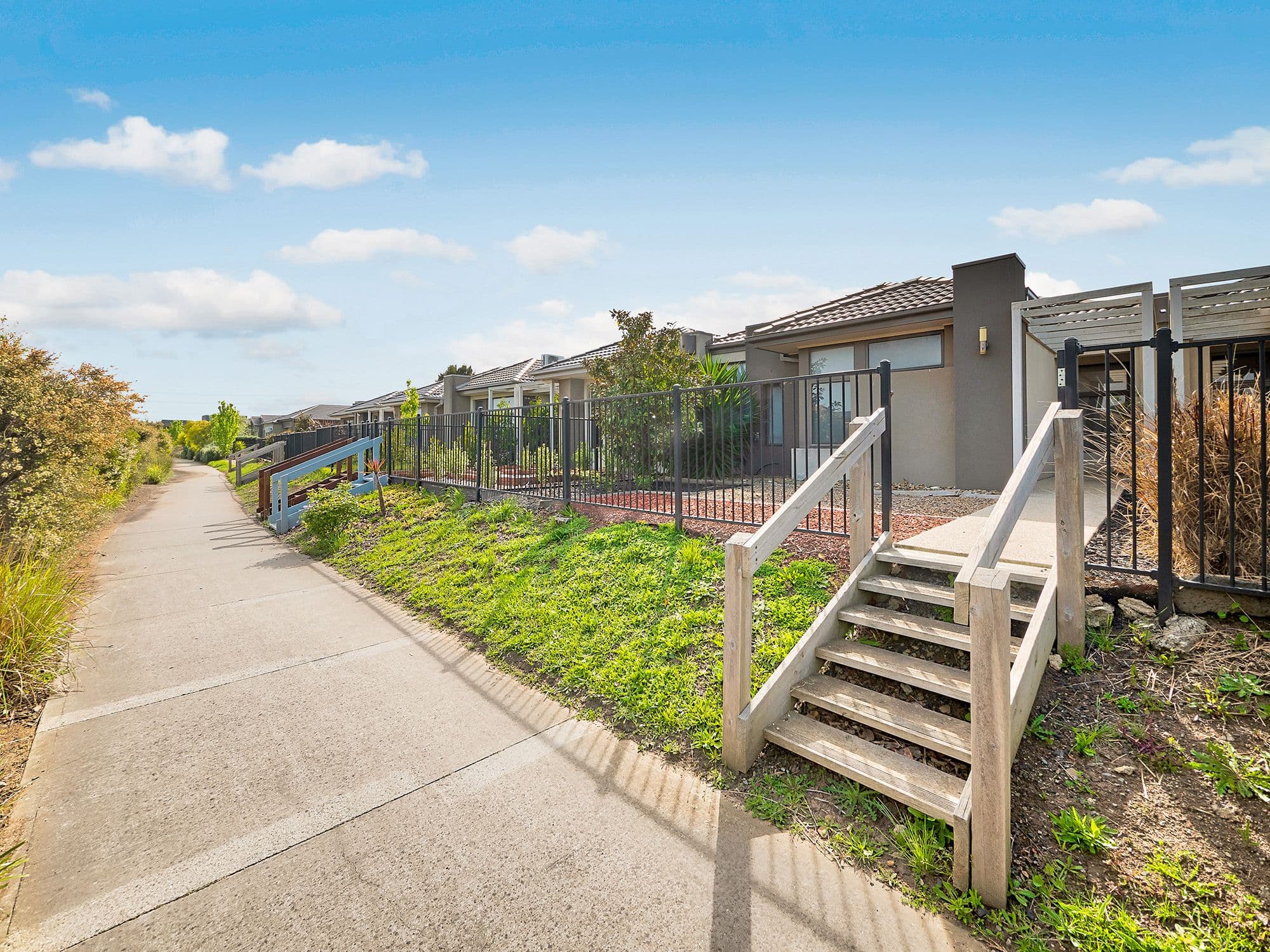 5 Comtois Lane, Clyde North VIC 3978, Clyde North - Thumbnail 3
