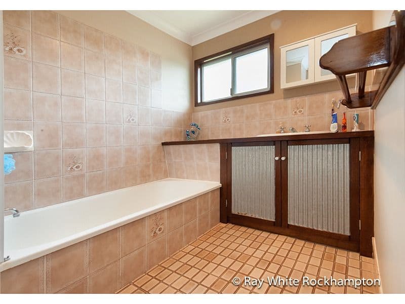 11 Agnew Avenue, NORMAN GARDENS QLD 4701, Norman Gardens - Thumbnail 8