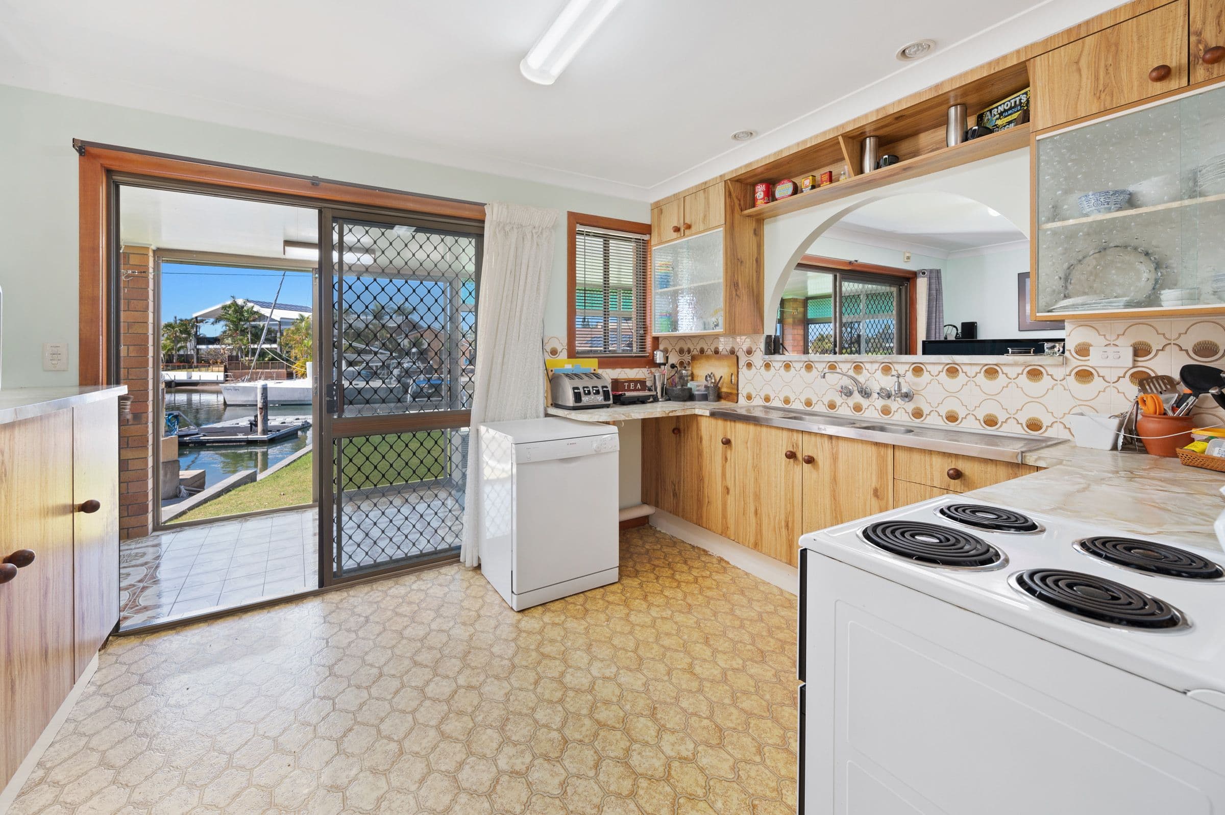 2 Rabaul Avenue, Runaway Bay QLD 4216, Runaway Bay - Thumbnail 7