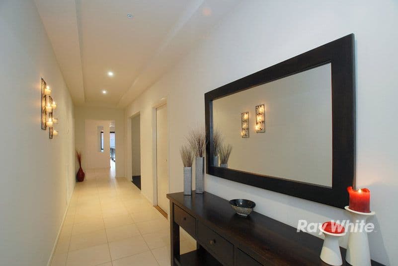 16 Viewline Way, LYNDHURST VIC 3975, Lyndhurst - Thumbnail 2