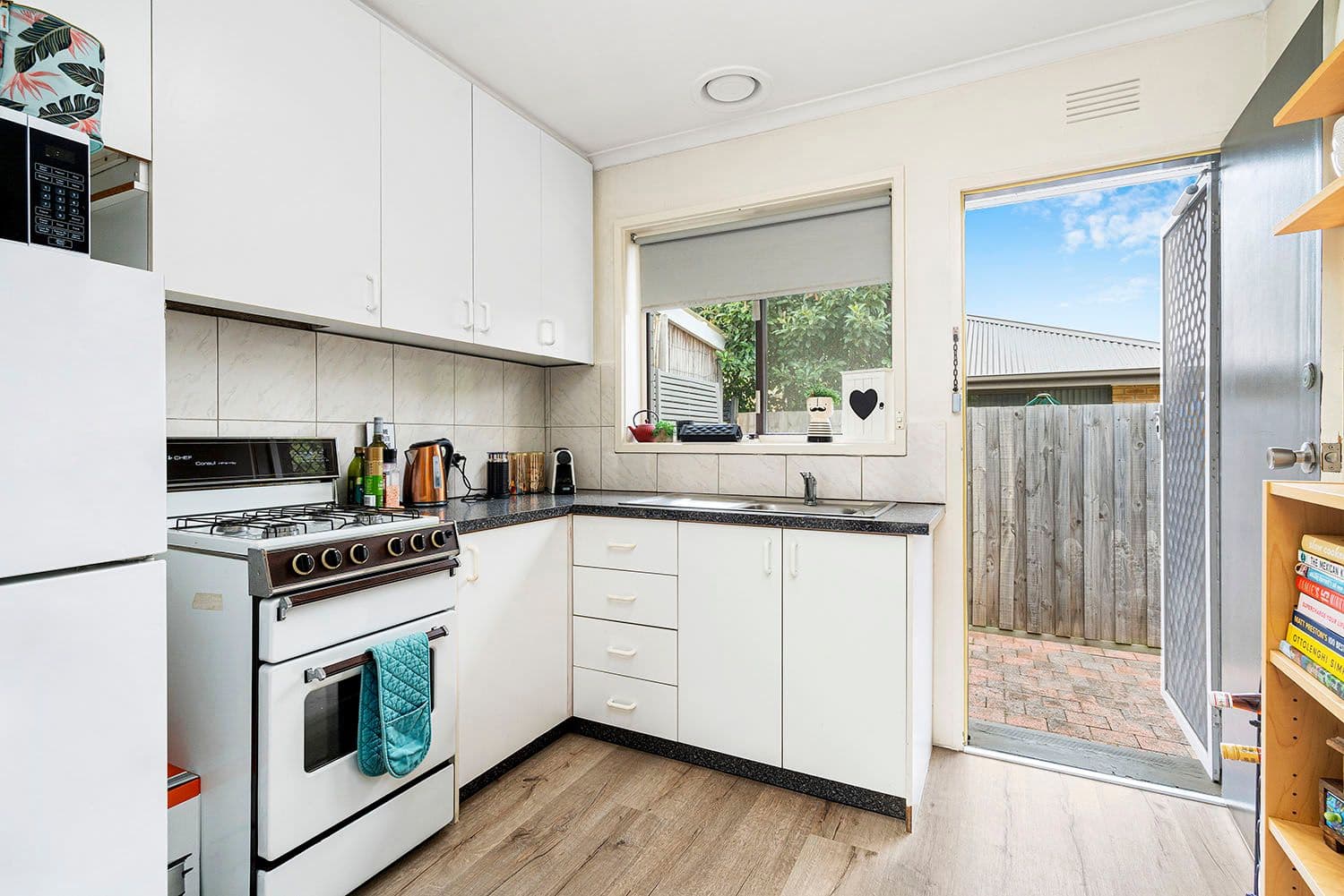 10 Eagland Road, Cheltenham VIC 3192, Cheltenham - Thumbnail 3