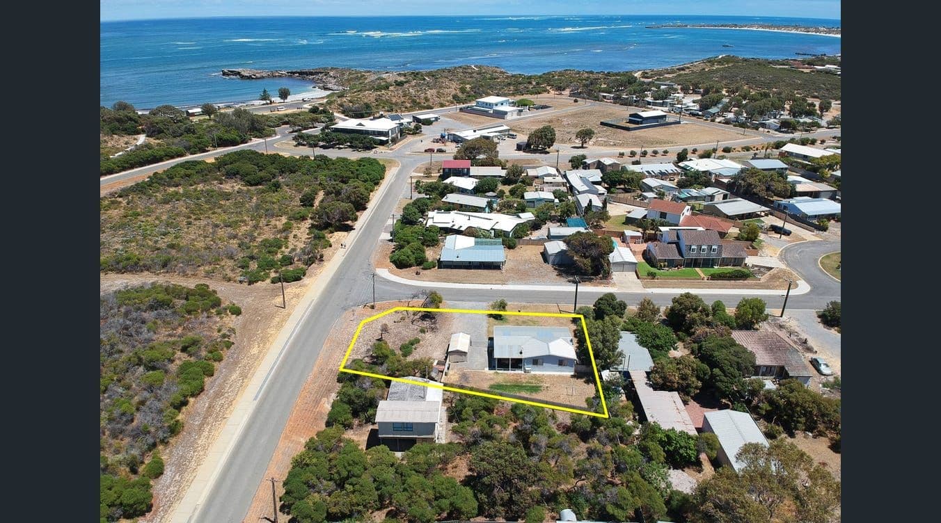 52 Gulliver Street, Hamilton, Hamilton - Image 1