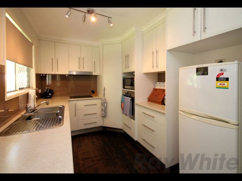 18 Thompson Street, Bundamba QLD 4304, Bundamba - Thumbnail 3