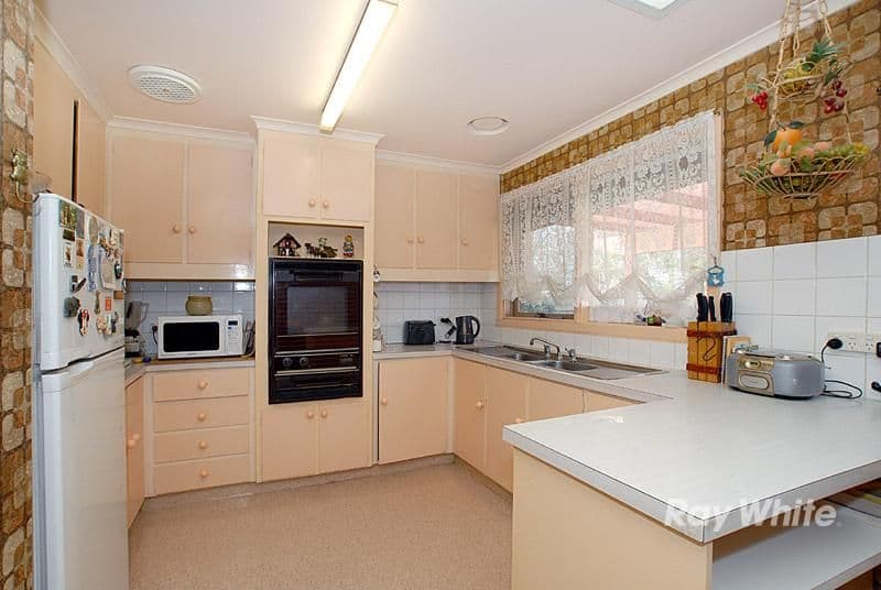 27 Finisterre Drive, KEYSBOROUGH VIC 3173, Keysborough - Thumbnail 2
