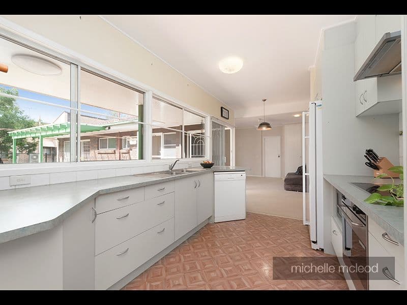 61 Sunset Road, Kenmore QLD 4069, Kenmore - Thumbnail 7