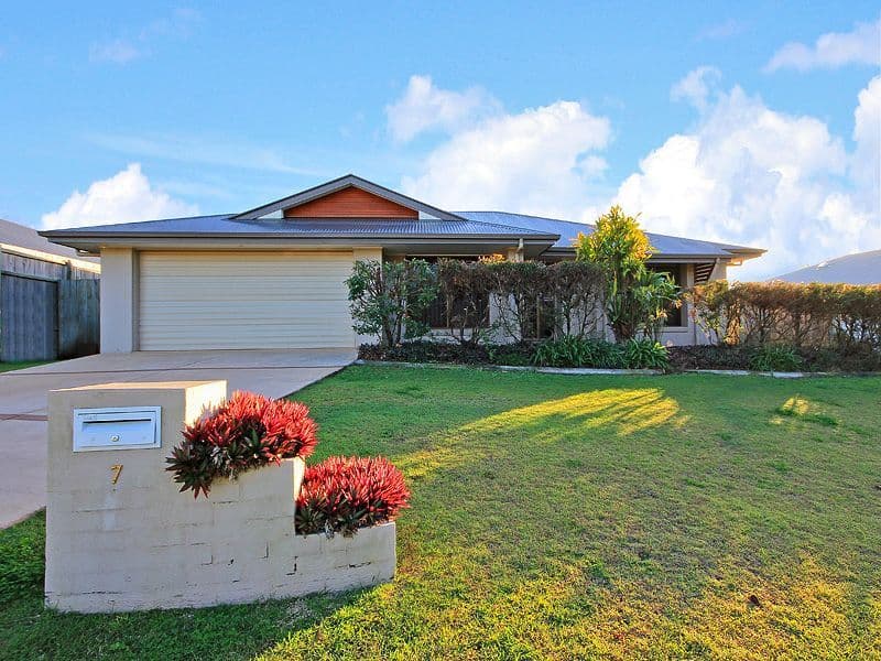 7 Saranah Place, WELLINGTON POINT QLD 4160, Wellington Point - Image 1