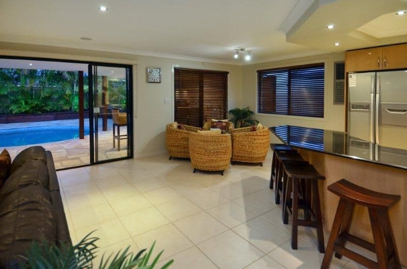 9 Anthony Drive, BURLEIGH WATERS QLD 4220, Burleigh Waters - Thumbnail 5