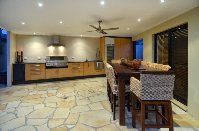 9 Anthony Drive, BURLEIGH WATERS QLD 4220, Burleigh Waters - Thumbnail 6