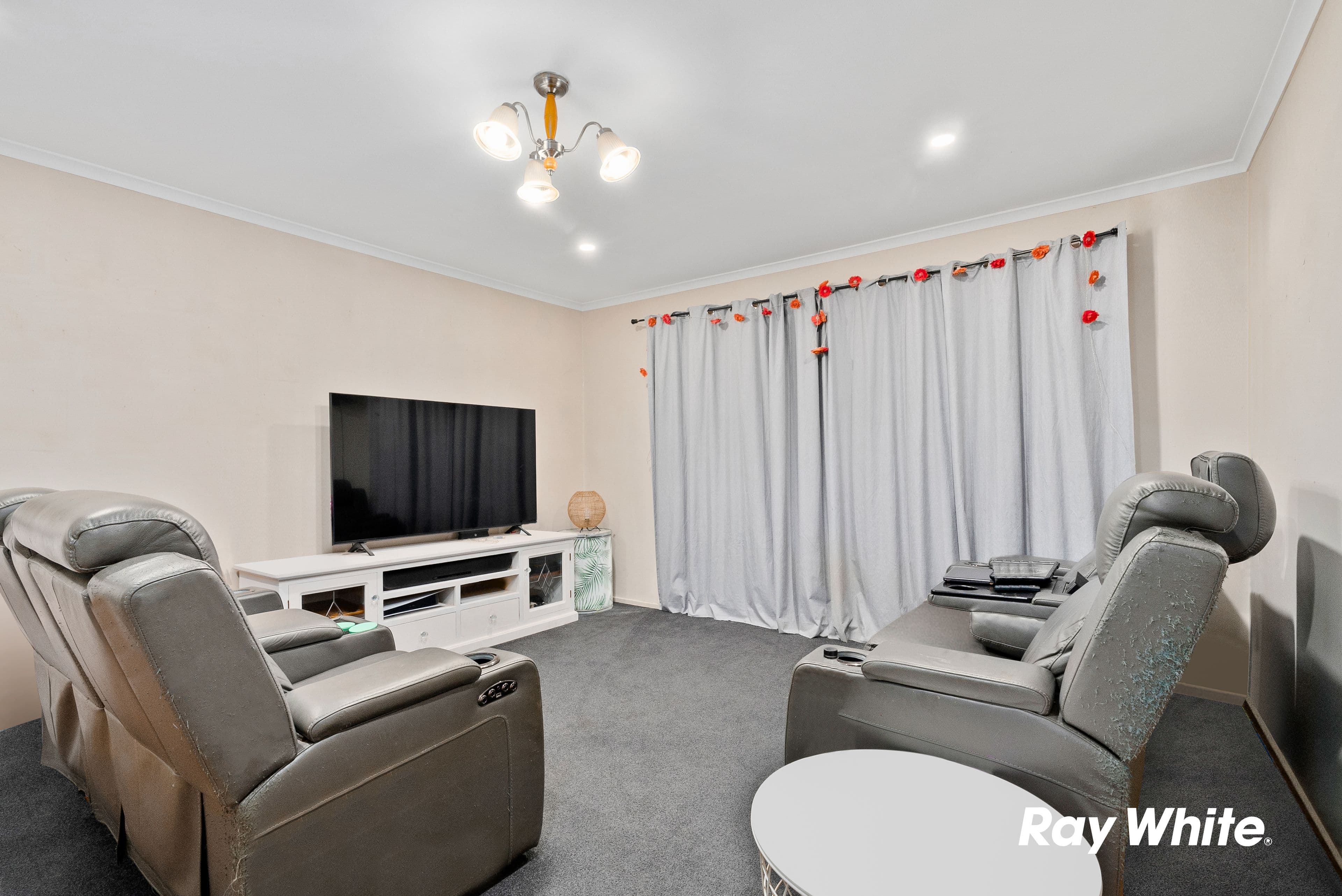 33 Hassan Street, Lake Heights, Quakers Hill - Thumbnail 5