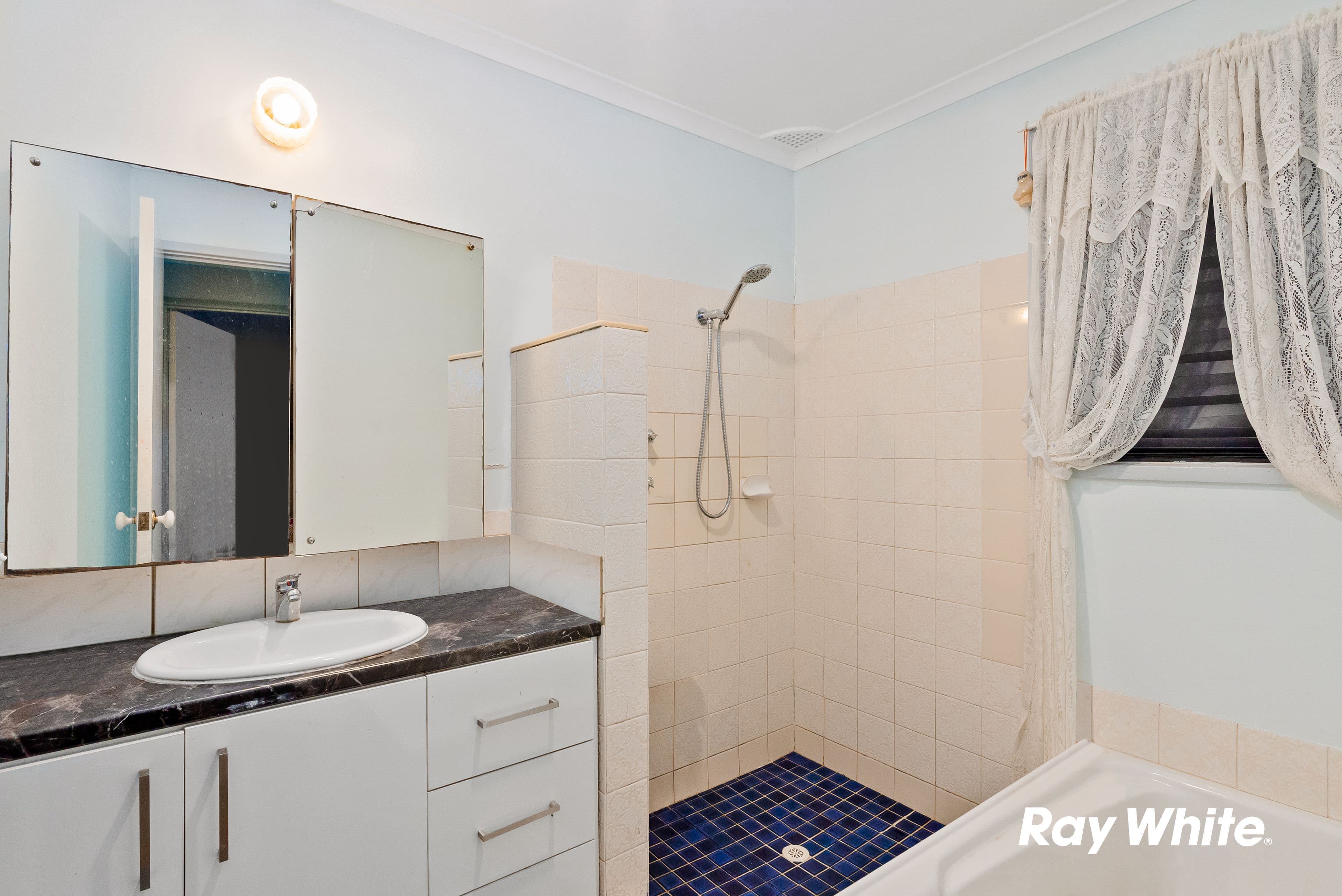33 Hassan Street, Lake Heights, Quakers Hill - Thumbnail 7