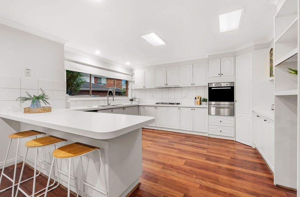 16 Portsmouth Place, Epping VIC 3076, Epping - Thumbnail 2
