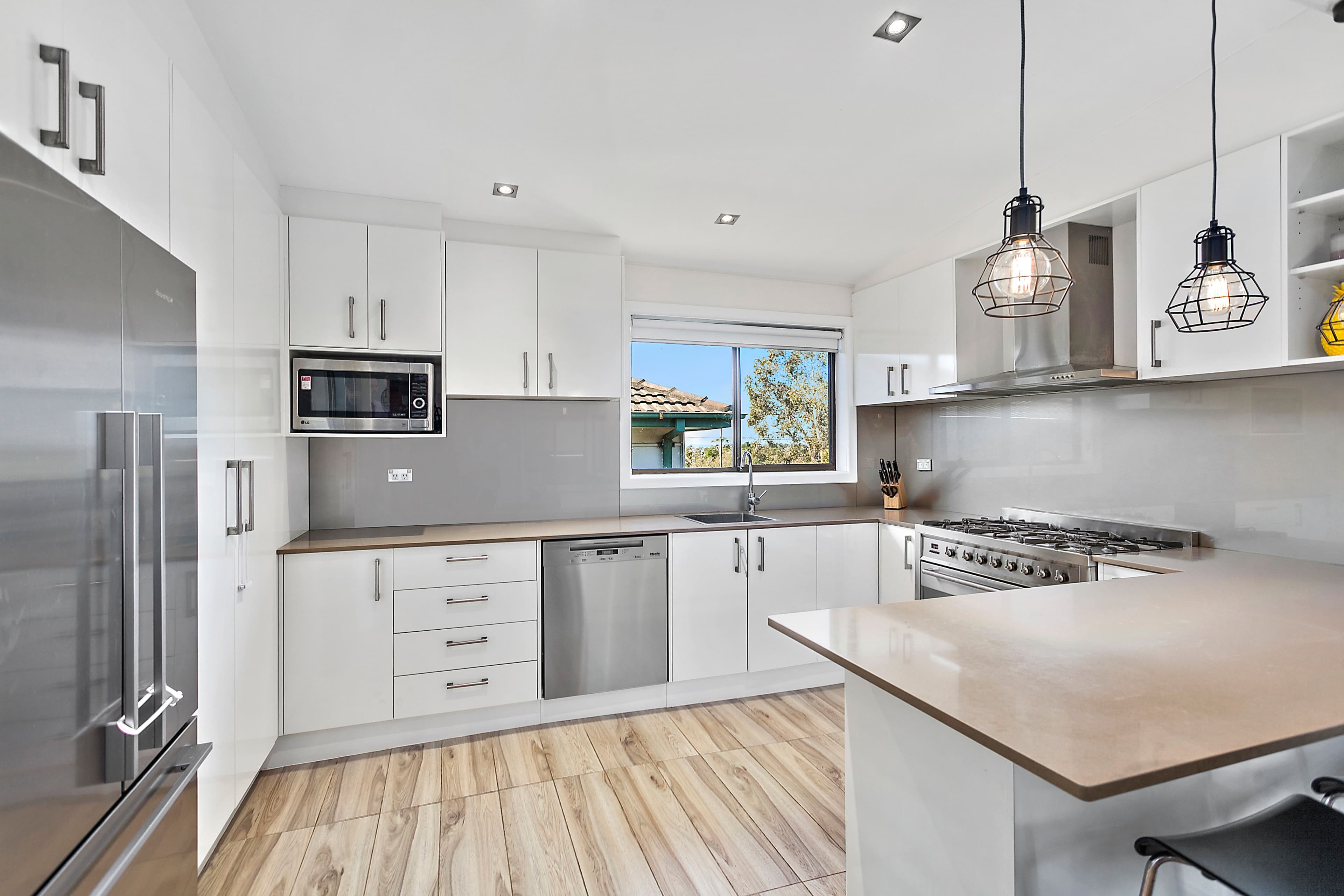 6 Rowley Avenue, Mount Warrigal - Thumbnail 2