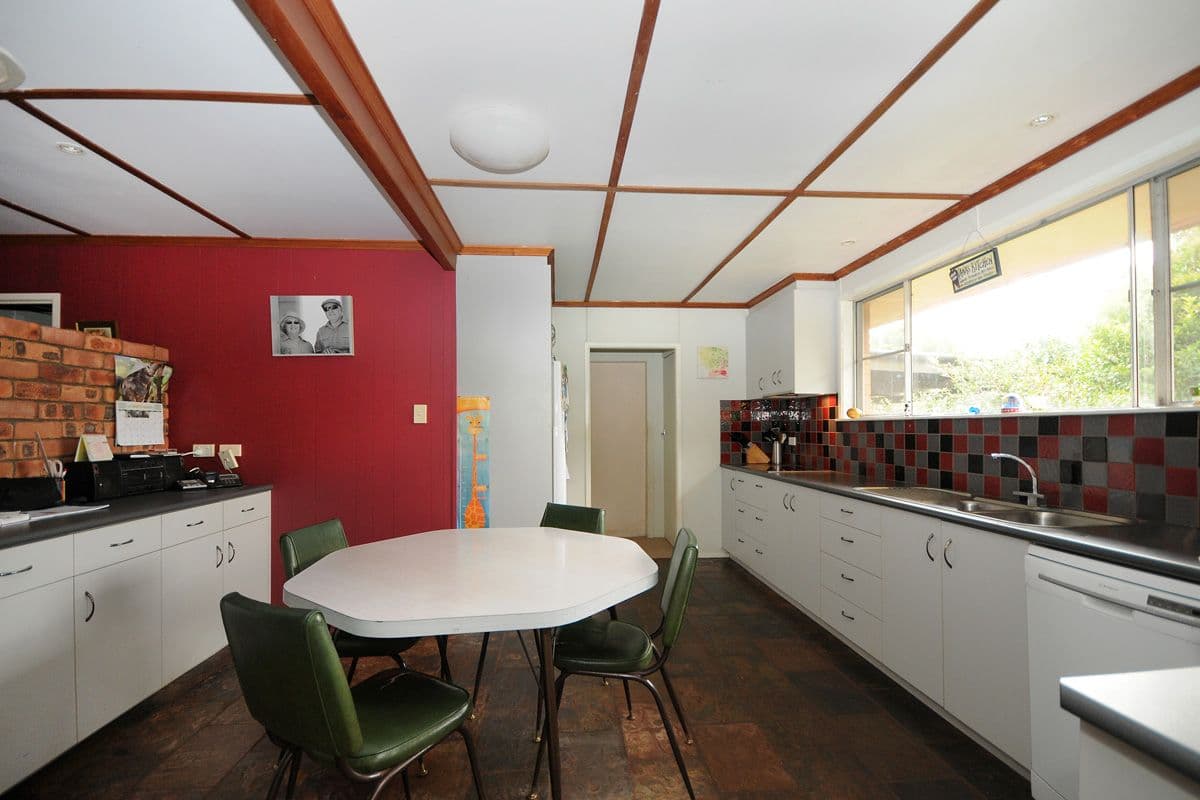 412 Mackenzie Street, Middle Ridge QLD 4350, Middle Ridge - Thumbnail 3