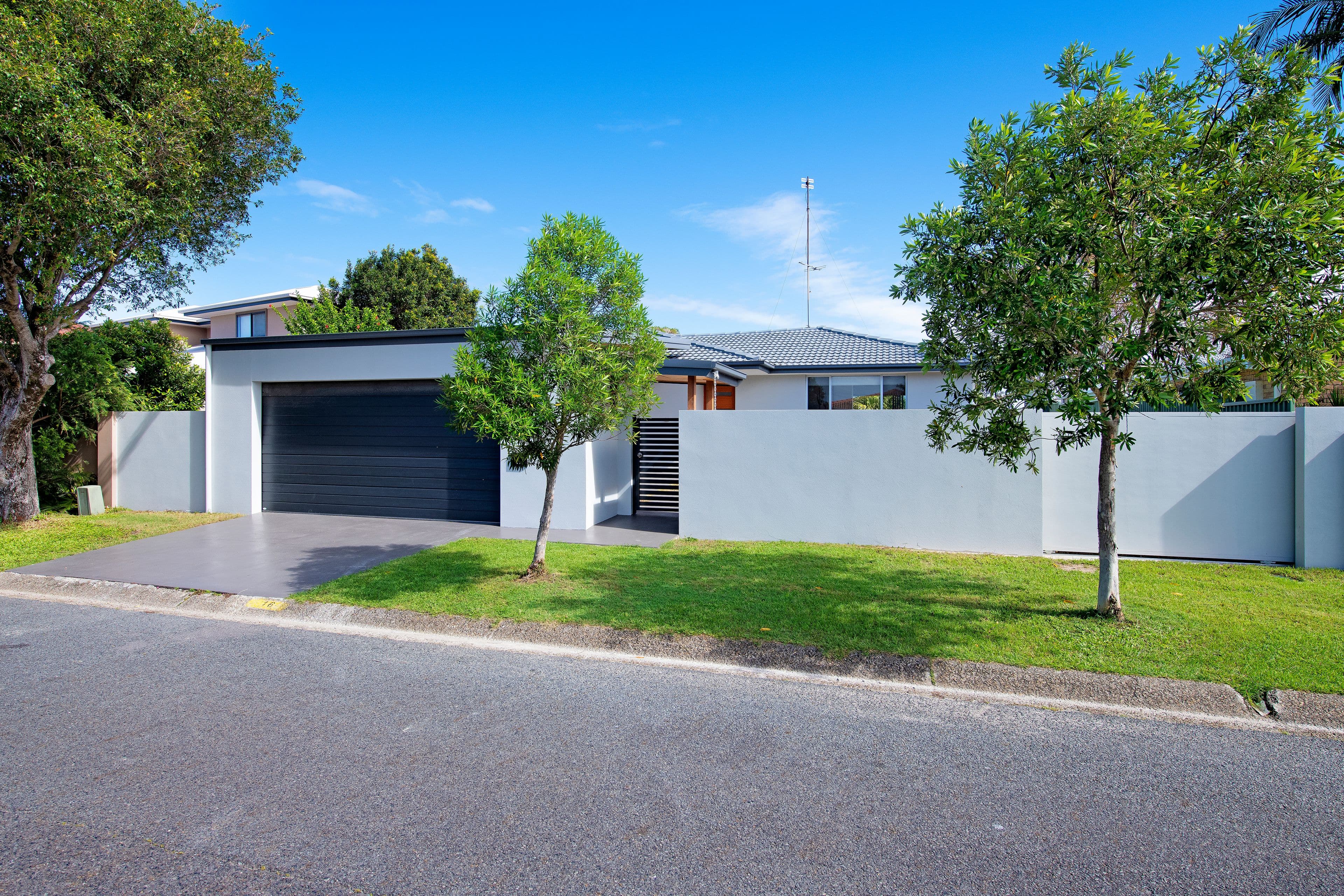 16 Volante Crescent, Mermaid Waters QLD 4218, Mermaid Waters - Thumbnail 5