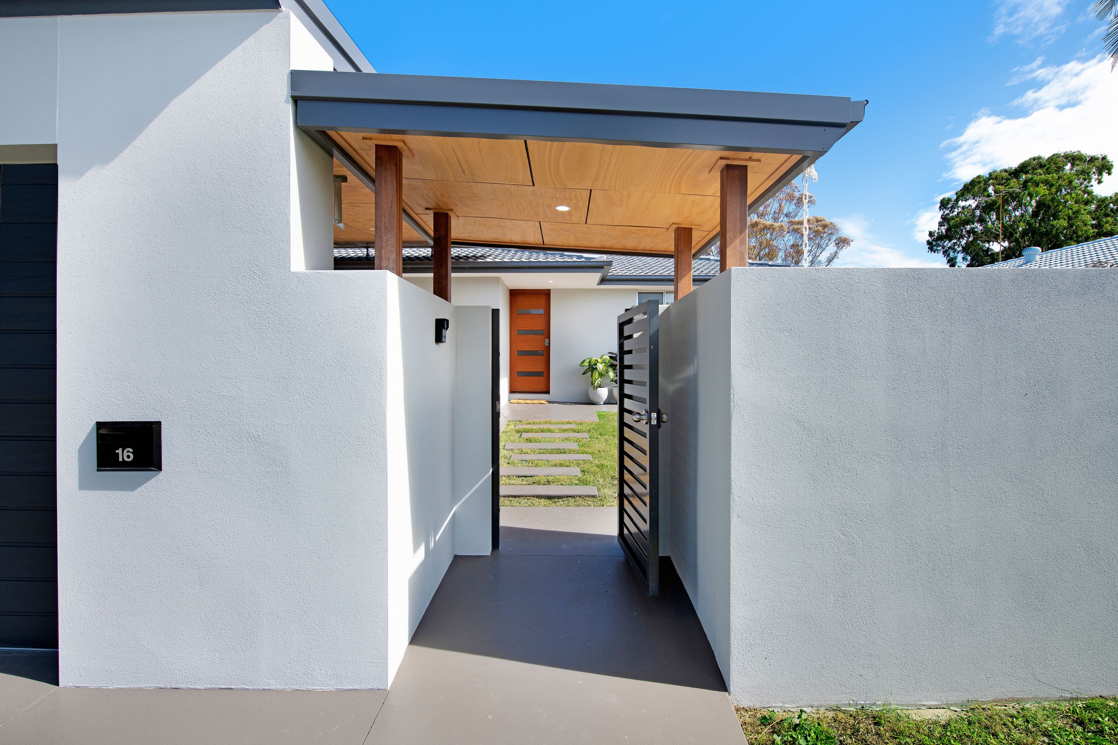 16 Volante Crescent, Mermaid Waters QLD 4218, Mermaid Waters - Thumbnail 6