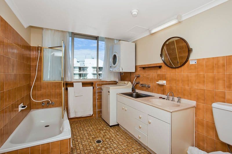 30 The Esplanade, BURLEIGH HEADS QLD 4220, Burleigh Heads - Thumbnail 6