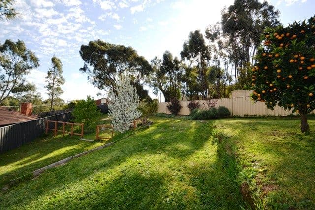 17 Hanley Crescent, SEYMOUR VIC 3660, Seymour - Thumbnail 2