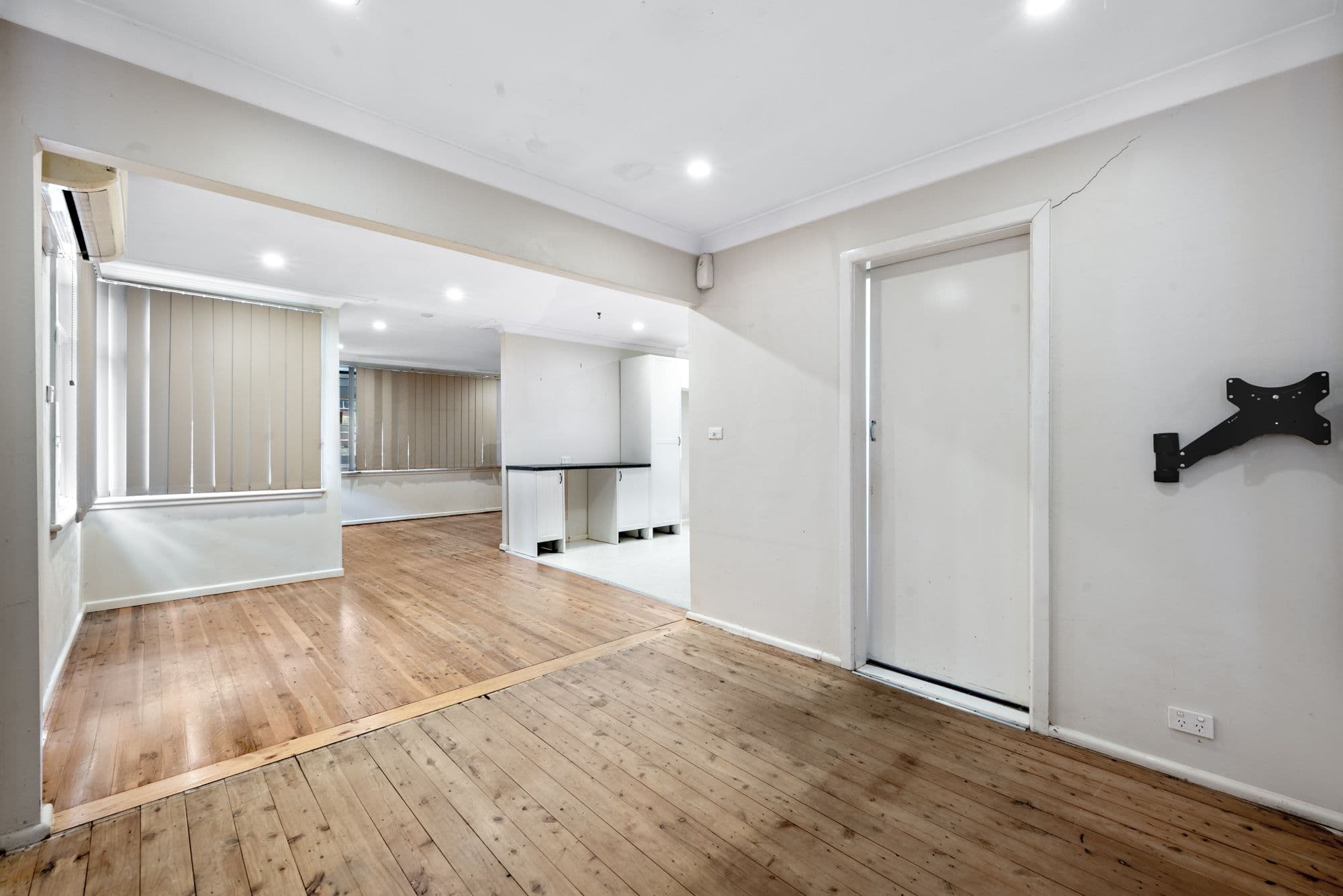 122 Coreen Avenue, Penrith NSW 2750, Penrith - Thumbnail 4