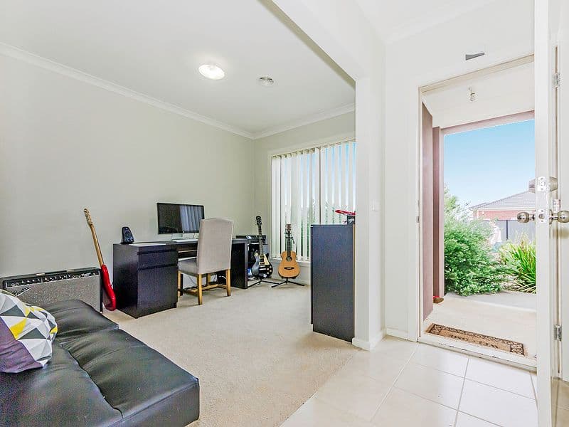 2 Palace Road, Point Cook VIC 3030, Point Cook - Thumbnail 2