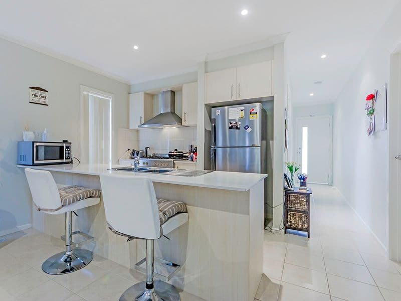 2 Palace Road, Point Cook VIC 3030, Point Cook - Thumbnail 3