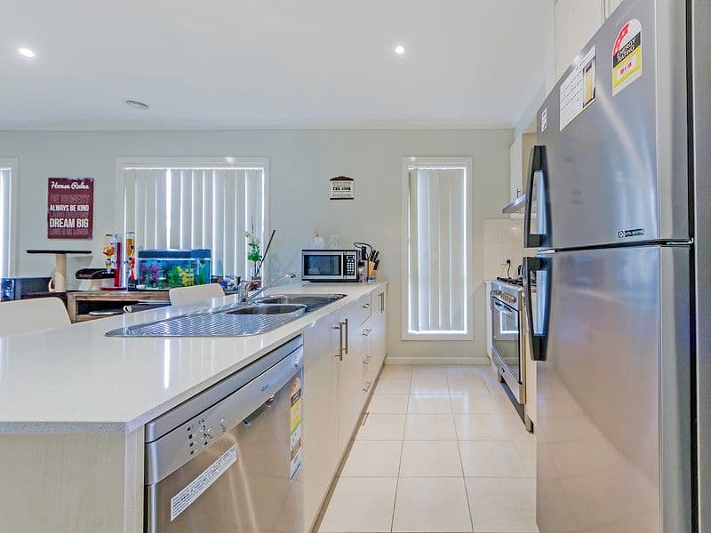 2 Palace Road, Point Cook VIC 3030, Point Cook - Thumbnail 4