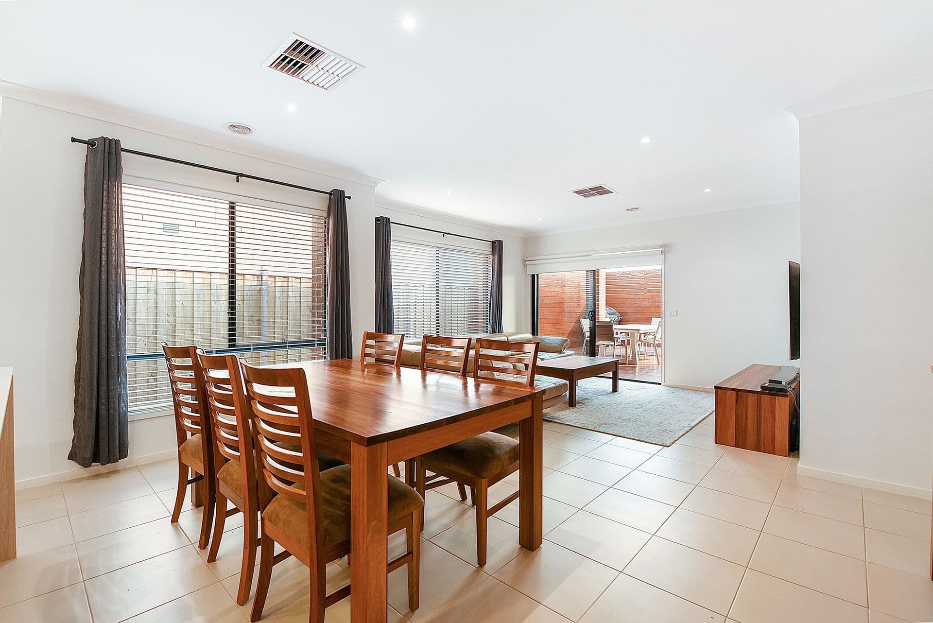 39 Tideswell Street, Clyde North VIC 3978, Clyde North - Thumbnail 3
